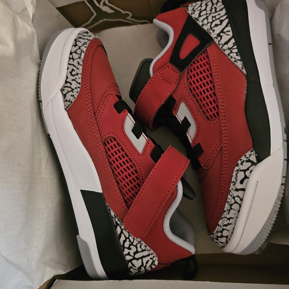 Jordan Spizike Low (PS) Kids Sneakers in Red and Gray - Picture 9 of 11